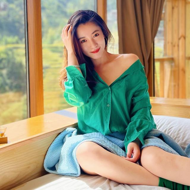 广东体育频道当中的七位大长腿美女主持人,郑怡和赵天都已消失