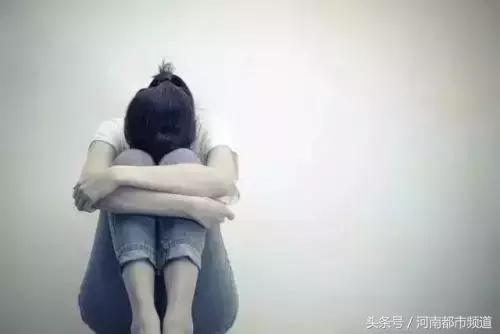 “我要死了”15岁少女卧室直播自杀!看电视的妈妈竟浑然不知!