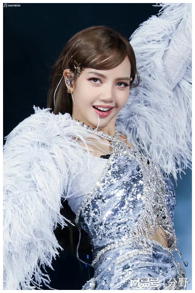 顶胯扭腰抖胸舔舌头，韩女星的大尺度舞蹈越来越多