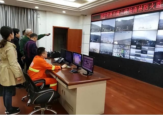 江苏常熟防火员直播转发公园内男女“活春宫”不雅视频被刑拘