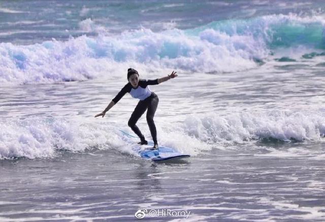 武汉26岁美女主播,常年健身练出好身材,网友直呼看了不想换台