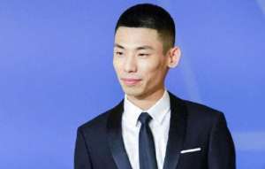 斗鱼年度十大美女主播(一哥一姐来了斗鱼年度十大主播惊艳亮相，旭旭宝宝压轴PDD缺席)