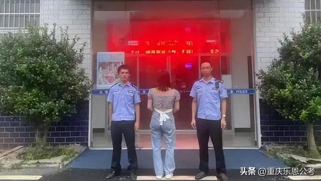 女主播户外涉黄直播当场被抓,曾非法获利超8000元,群发涉黄视频