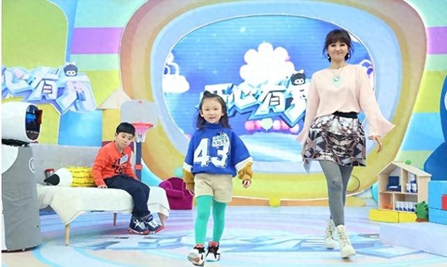 方琼:最适合穿丝袜的女主持人,每一个镜头都那么美,令人着迷