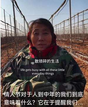 女主播铭铭(57岁大妈田间飙英语,10天狂揽10万粉网友:这届卷王在果园)