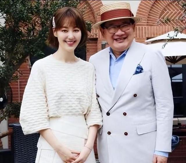 私生活混乱？遭央视开除？被传与小尼结婚的她，如今怎么样了