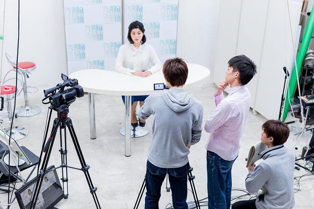 女主播,就只会阿谀谄媚、卖弄风骚?