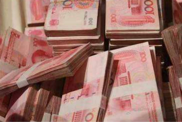 通缉犯“红桃5”：潜逃16年混成佛门高僧，袈裟中藏70万现金