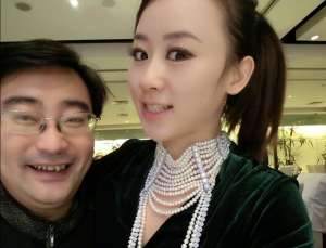 16岁包养女主播(22岁美女主持人自爆：被厅级干部包养3年，每天一万零花钱)