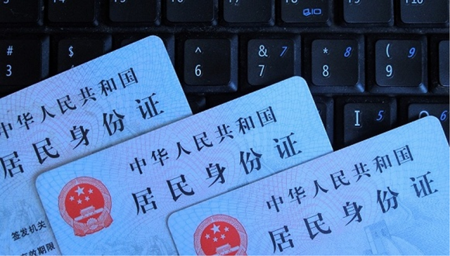 通缉犯“红桃5”：潜逃16年混成佛门高僧，袈裟中藏70万现金