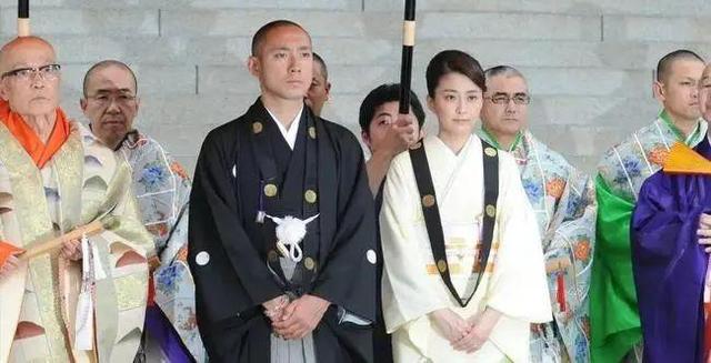 日本主播小林麻央：丈夫偷腥她出面道歉，嫁豪门7年因乳腺癌离世