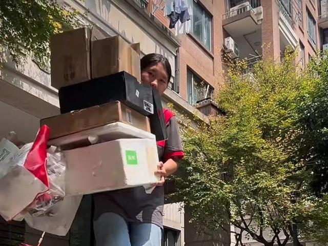 二本毕业女生成了一名保洁员,弟弟质问“为什么读大学”