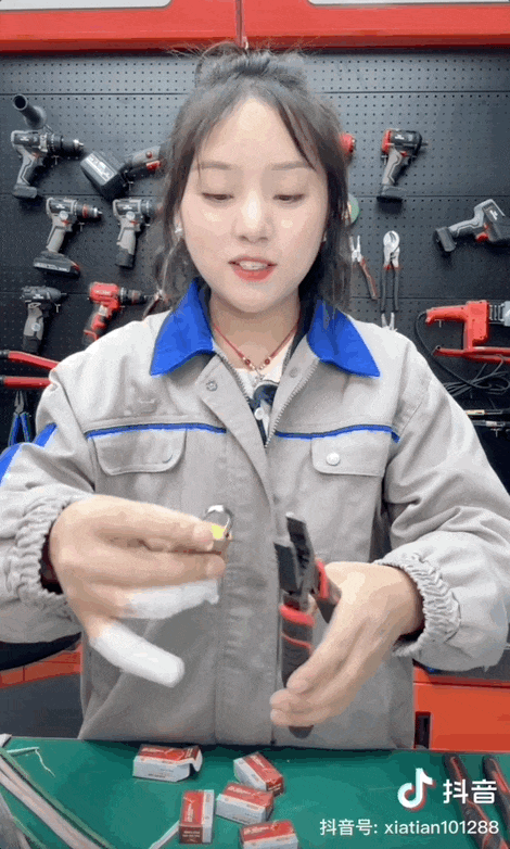 工地女孩，和她的200万工友