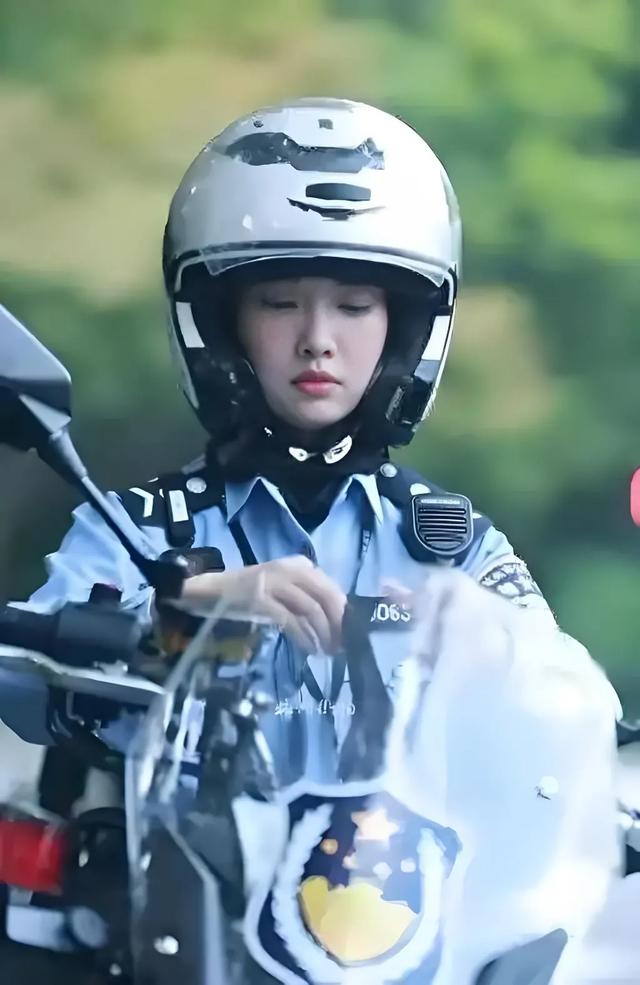 兔子警官李雨薇，爆火后没有辞职当网红，流量之下更显警徽光芒！