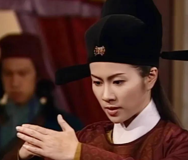 直播扮丑口喷脏话，荧幕女神“上官海棠”叶璇如今到底怎么了？