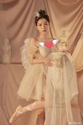 斗鱼闻女主播脚(美女萌七深夜痛哭，坦言自己很简单不会乱搞，水友：别哭了心疼)