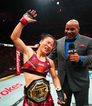 美女主播抖腿(张伟丽碾压卫冕成功赛后现场互动燃爆,对手11连胜神话被终结)