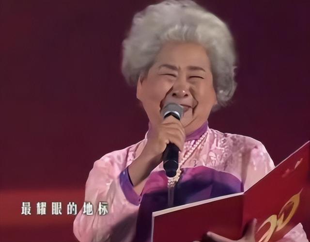 央视主持人虹云去世，病因曝光，初二独自去医院，曾夸恒大被网暴