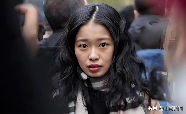 7年前那个诬告朱军性骚扰的弦子，让朱军被世人唾骂，现在过得？