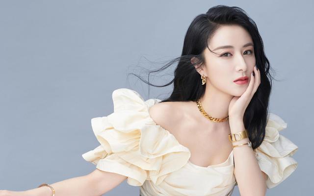 薇娅“消失”2年后再现！年会热舞惊艳全场，又盯上了更赚钱赛道