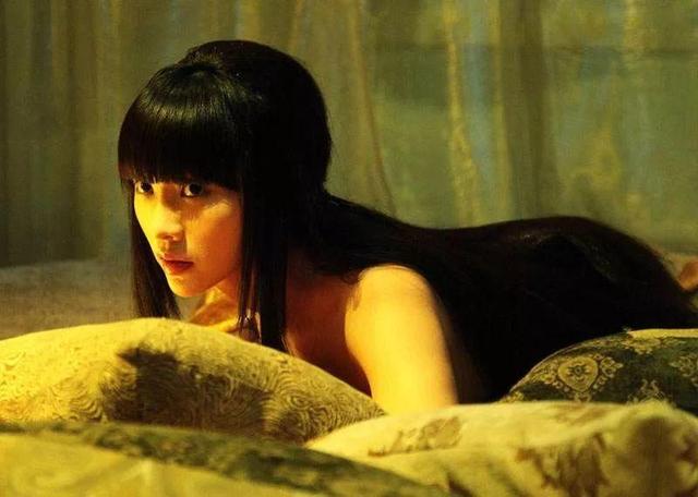 聪明的柳岩,与被压抑的“性感”