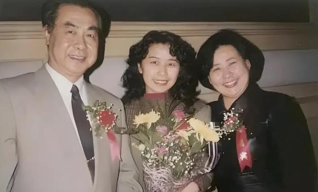 央视主持人虹云去世，病因曝光，初二独自去医院，曾夸恒大被网暴