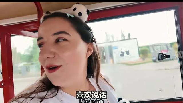 汪汪和玛利亚带兰娜夏娃看大熊猫搭帐篷，激动热舞，羡慕川美蜀乐