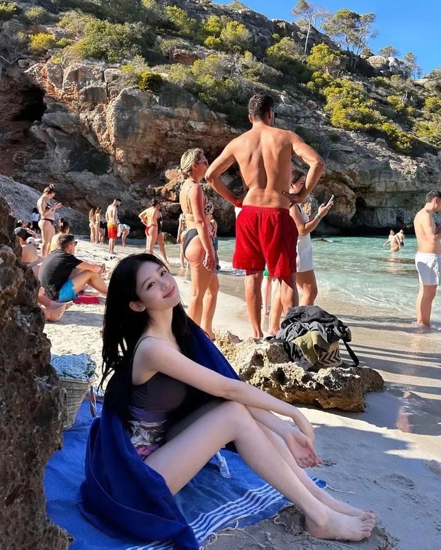 韩国版“奶茶妹妹”！白嫩可爱！颜值身材是顶级！