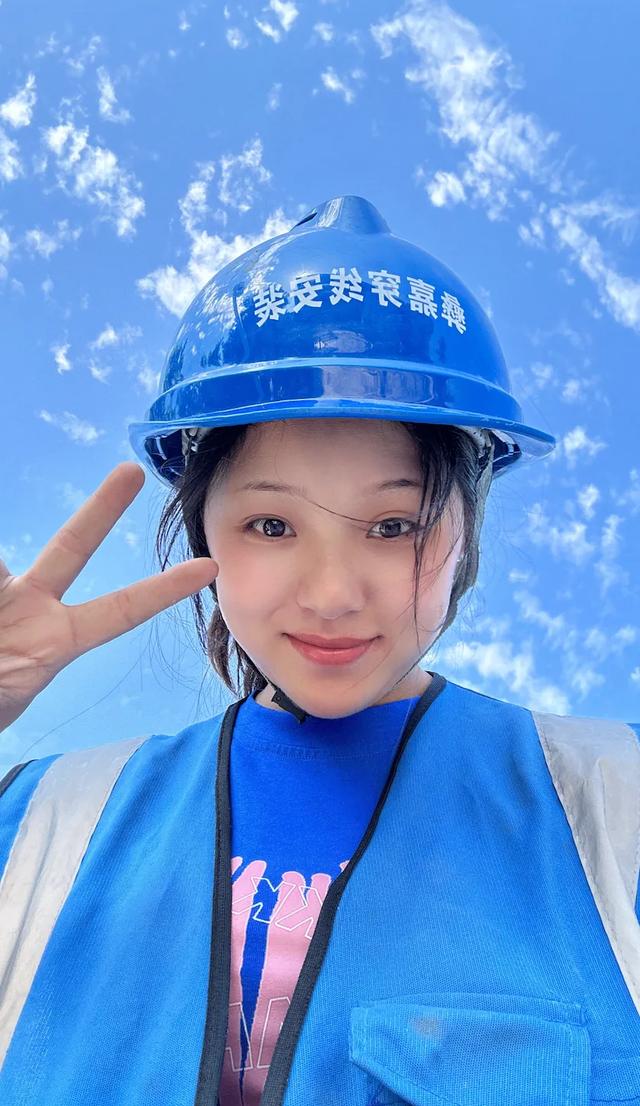 工地女孩，和她的200万工友
