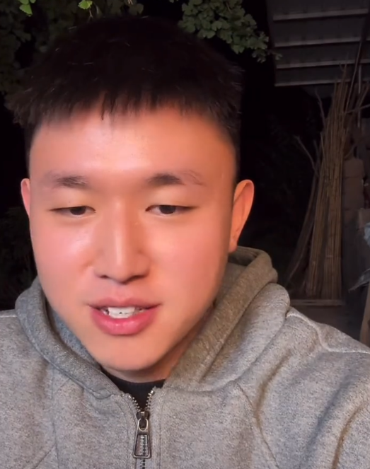 因一双高跟鞋改变命运，20多岁重庆小伙火出圈，央媒：正能量！