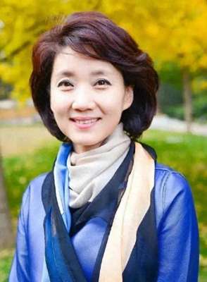 央视女主播与高官(这个“央视首席女主持人”改嫁省委书记后，已走上了另外一条大道)