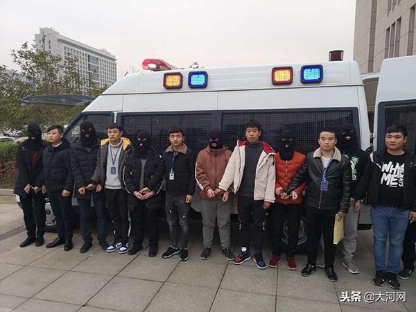 女主播每晚直播不堪表演 13岁儿子就在隔壁房间