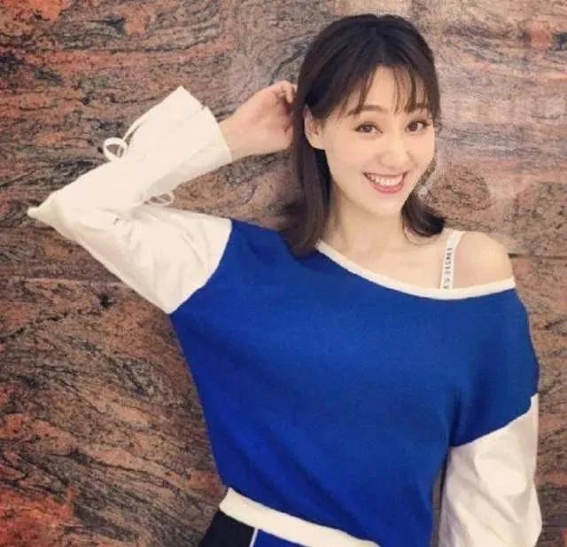 “最美女主持”王冠华丽回归？315晚会上的她，究竟是何方神圣？