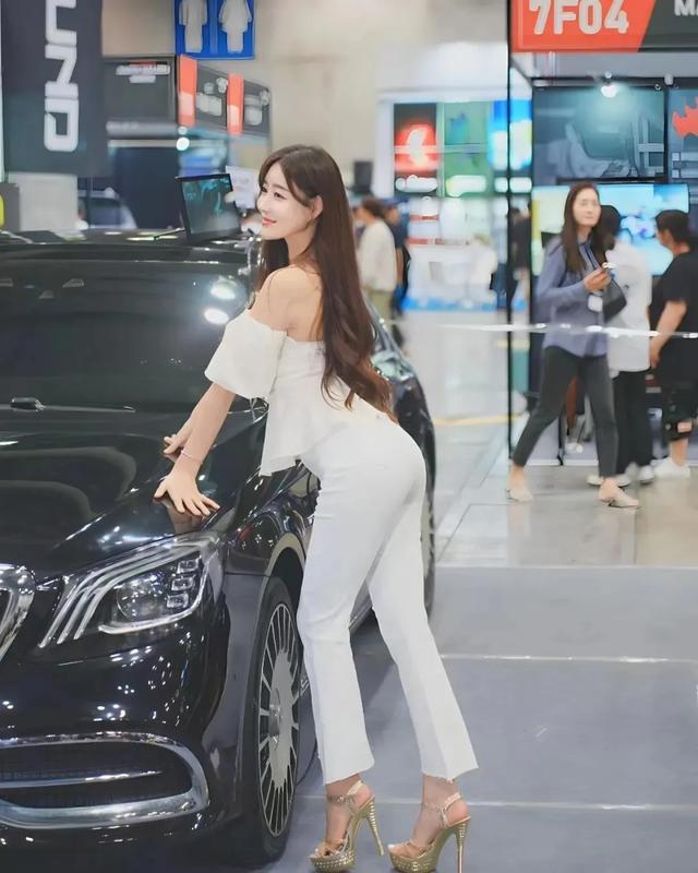 空姐、车模、主播三重身份！崔瑟琪这身材颜值，太顶了！