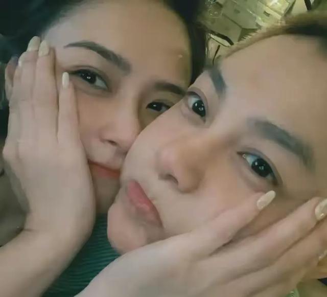 曝43岁阿娇私生活混乱！聊多个小男友，床照流出，聊天记录也曝光