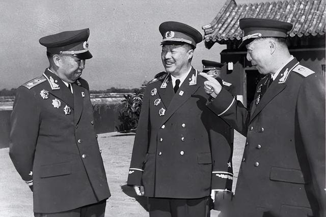 十大元帅之首朱德,授衔编号却是004,毛泽东把001给了谁