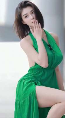 国产美女主播福利(抖音十大网红车模之一程儿,新春换新衣。)