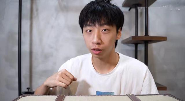 知名网红被指博眼球！吃播食物形似私密部位，举止猥琐遭骂恶趣味