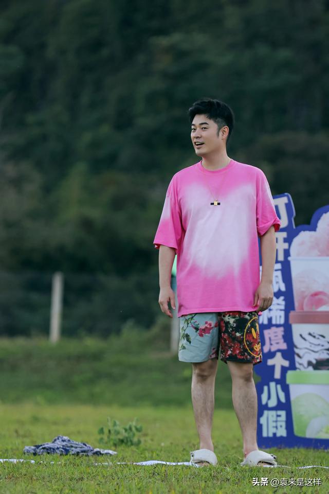 2024年2月，抖音粉丝量排名前十的博主分别是： 1