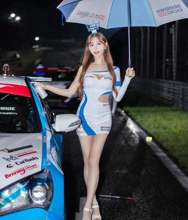 空姐、车模、主播三重身份！崔瑟琪这身材颜值，太顶了！