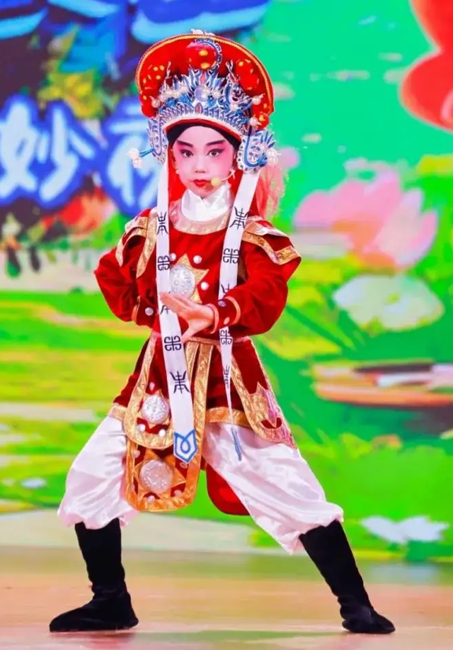 激情久久-超级宝宝秀节目与主持人方琼风采一览