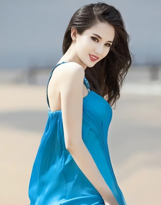 担任多部大尺度女一号，曾经红遍大江南北，如今改名换姓无人识