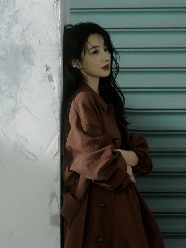 薇娅“消失”2年后再现！年会热舞惊艳全场，又盯上了更赚钱赛道