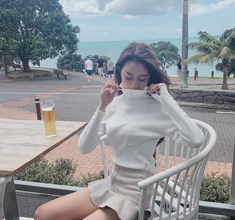 三只羊:性感美女主播卓仕琳,拌胸写真身材劲爆,连看99次啊!