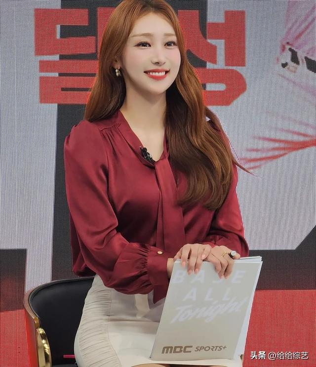 韩国极品美女主持人!黑丝大长腿!太有魅力了!