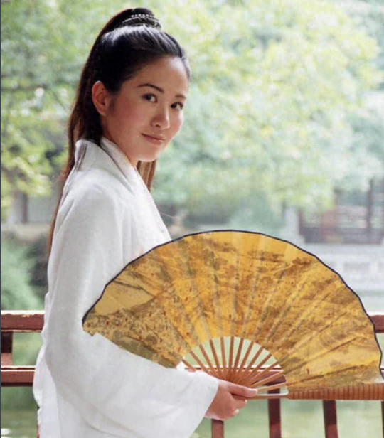 直播扮丑口喷脏话，荧幕女神“上官海棠”叶璇如今到底怎么了？