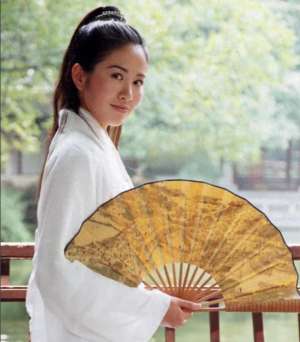 女主播被挠痒(直播扮丑口喷脏话，荧幕女神“上官海棠”叶璇如今到底怎么了？)