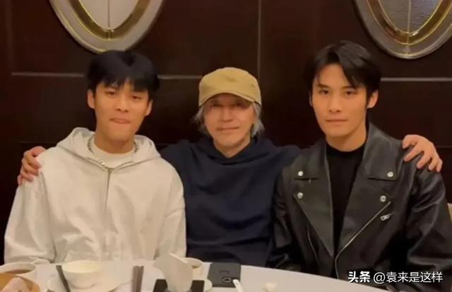 2024年2月，抖音粉丝量排名前十的博主分别是： 1