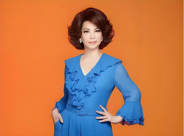 华语乐坛十大“殿堂级”女歌手：韩红进不了前五，王菲屈尊第二