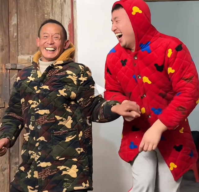 因一双高跟鞋改变命运，20多岁重庆小伙火出圈，央媒：正能量！